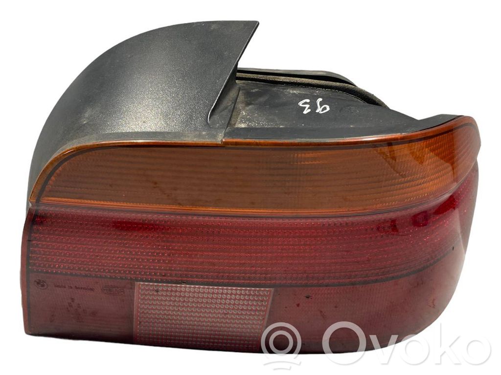 Aizmugurējais lukturis virsbūvē