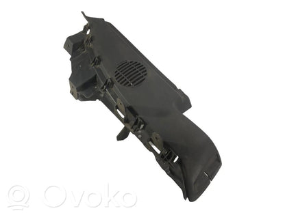 Skaļrunis (-i) aizmugurējā palodzē