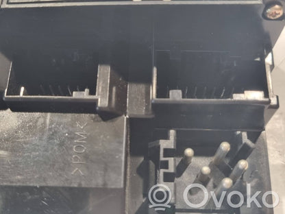 Logu pacēlāju vadības slēdzis (-dži)