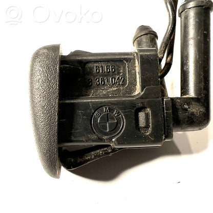 Mazgāšanas šķidruma smidzinātājs (-i) priekšējam logam