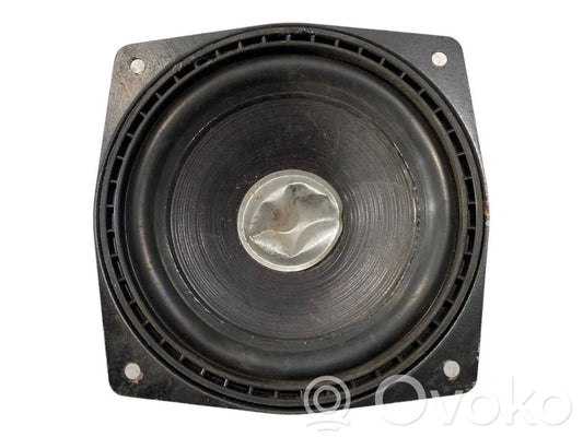 Speaker(s) in the rear door