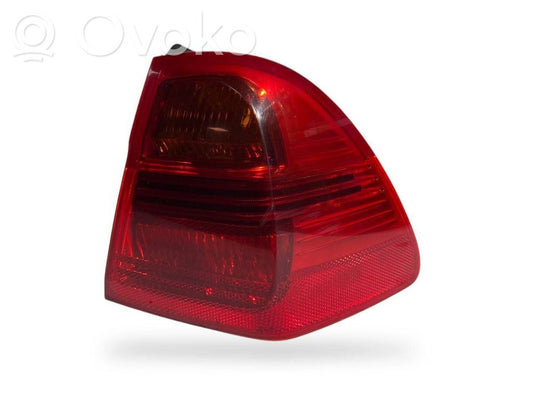 Aizmugurējais lukturis virsbūvē