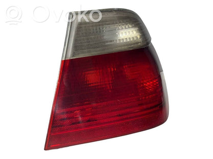 Aizmugurējais lukturis virsbūvē