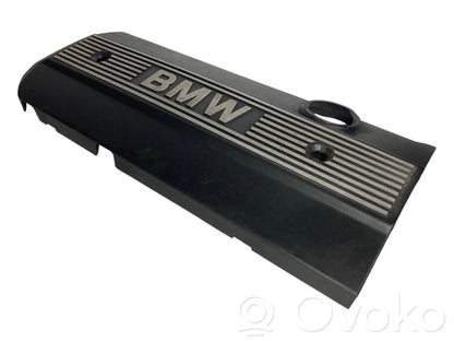 Dzinēja pārsegs (dekoratīva apdare)