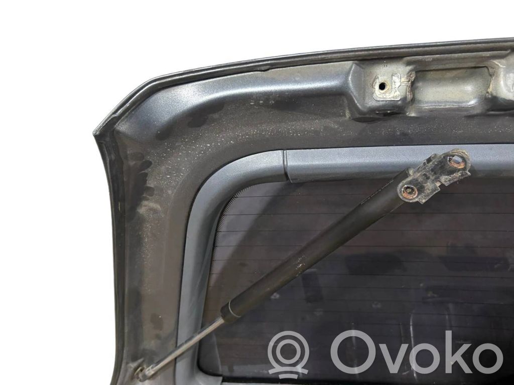 Задняя крышка (багажник)