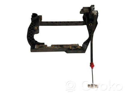 Aizmugurē turētājs / kronšteins ārējam atvēršanas rokturim