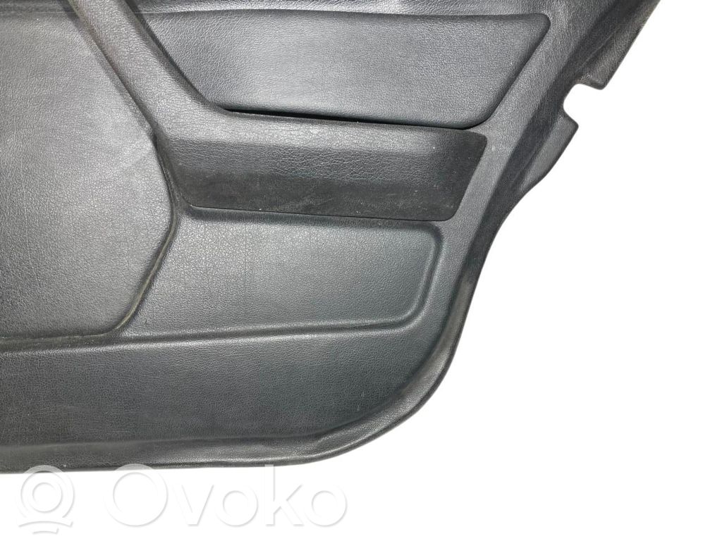 Apšuvums aizmugurējām durvīm