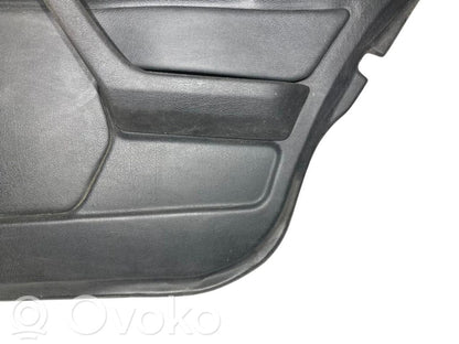 Apšuvums aizmugurējām durvīm