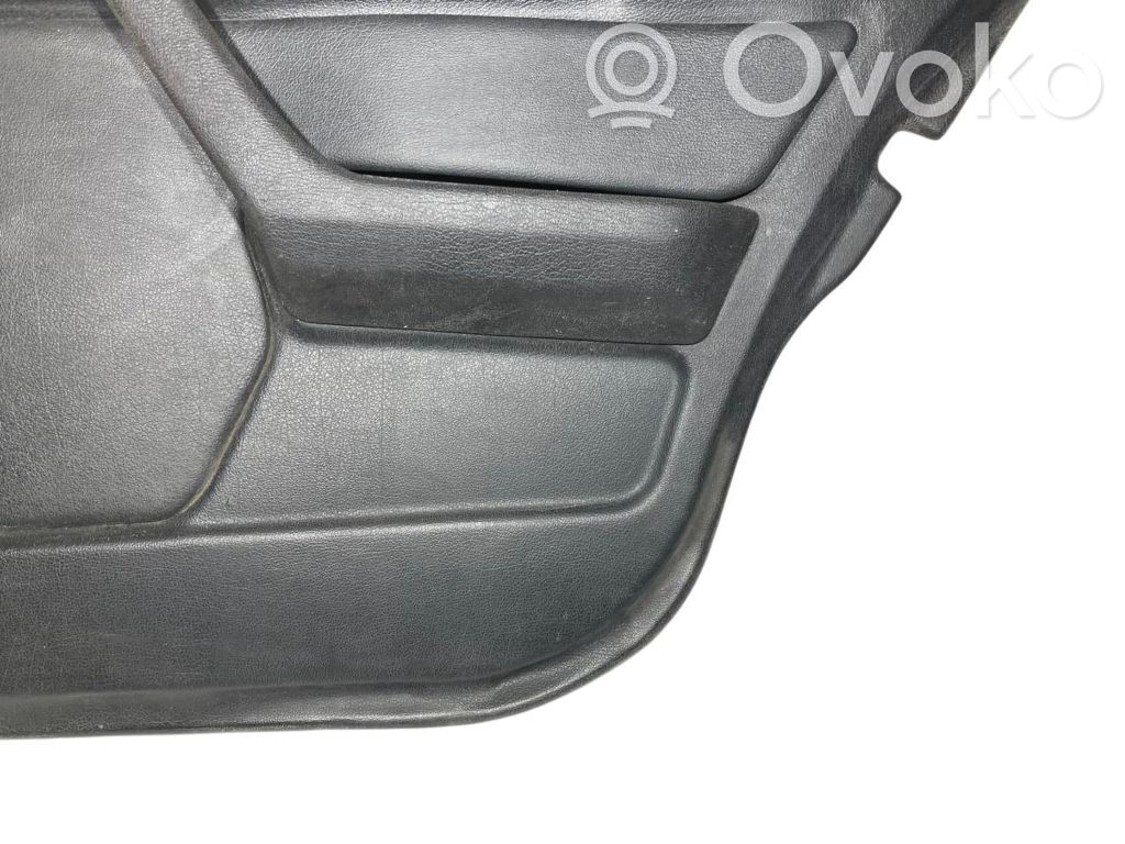 Apšuvums aizmugurējām durvīm