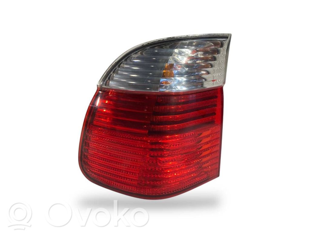 Aizmugurējais lukturis virsbūvē