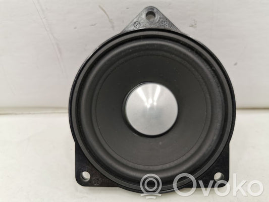 Skaļrunis (-i) priekšējās durvīs