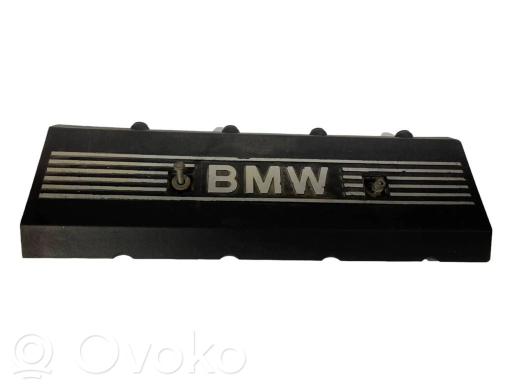 Dzinēja pārsegs (dekoratīva apdare)