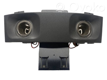 Cigarešu aizdedzināmais aizmugurē