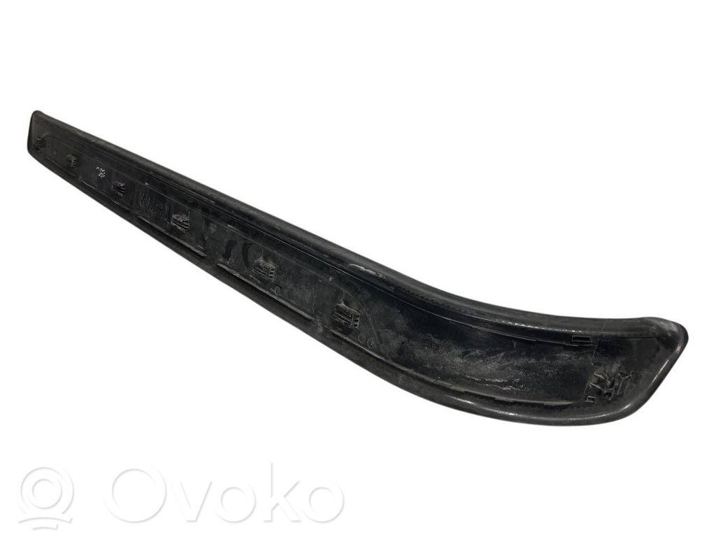 Priekšējā sliekšņa dekoratīvā apdare (iekšējā)