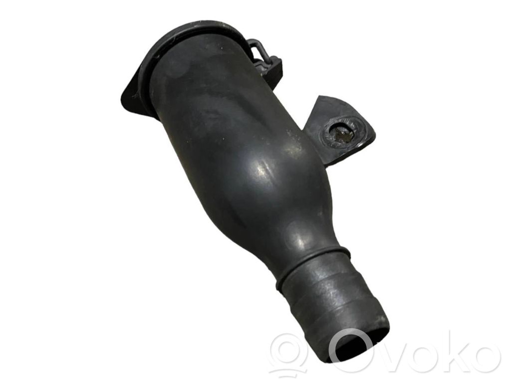 Window fluid reservoir filler pipe