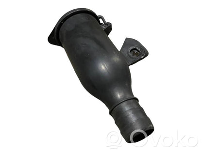 Window fluid reservoir filler pipe