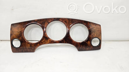 Instrumentu paneļa dekoratīvā apdare