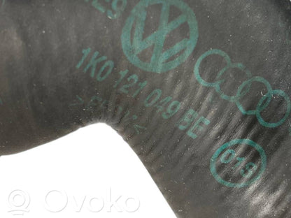 Caurulīte (-es) / šļūtene (-es)