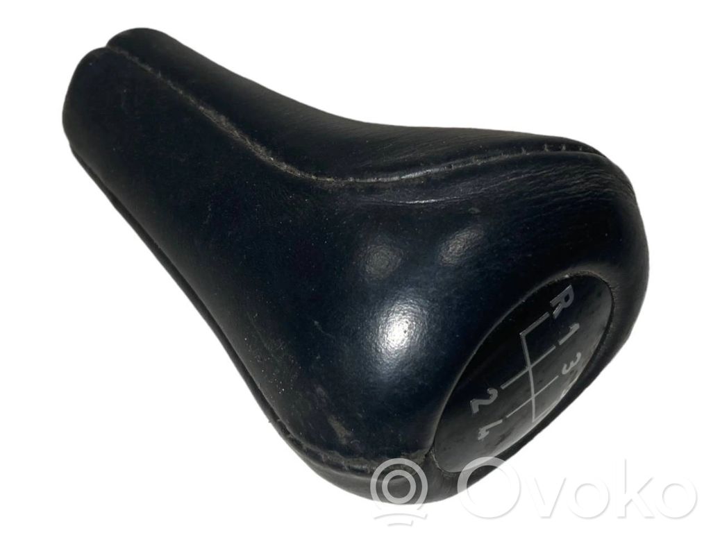 Ātrumu pārslēgšanas sviras dekoratīvā apdare (āda, uzgalis)