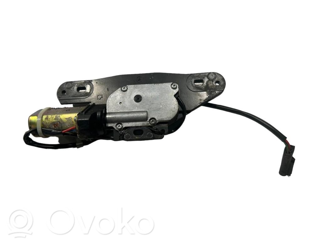 Aizmugurējā pārsega slēdzene