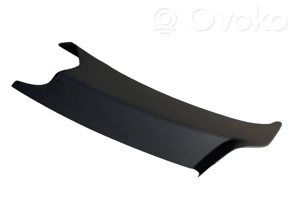 (C) statņa dekoratīvā apdare