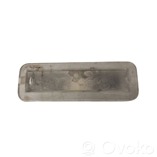 Aizmugurējo durvju apgaismojums (iekšpusē)