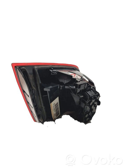 Aizmugurējais lukturis pārsegā