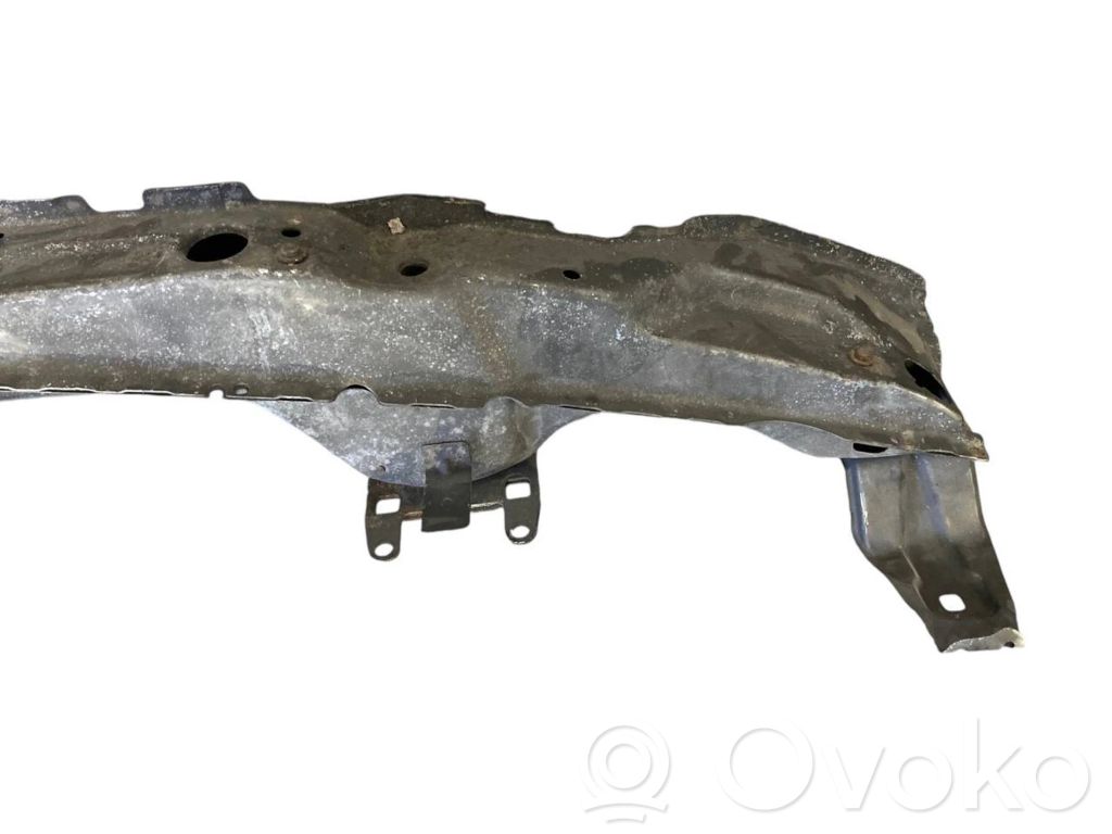 Priekšpusē bampera sija / balka