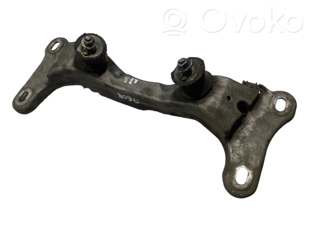 Transmission mounting bracket