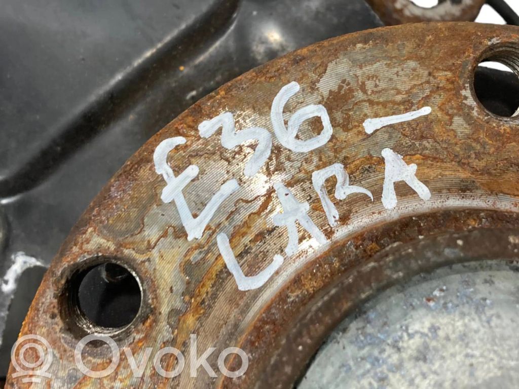 Priekšējā riteņa rumbas vārpstas šarnīrs (stupica, capfa)