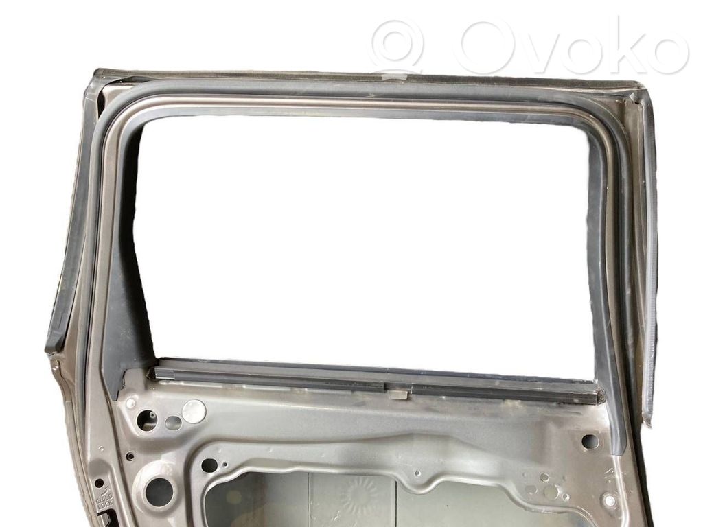 Aizmugurējās durvis