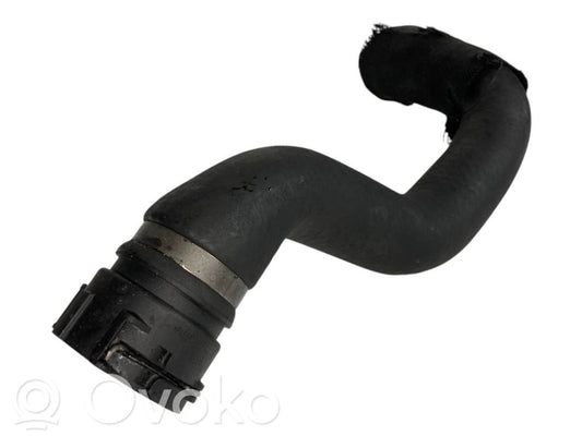 Caurulīte (-es) / šļūtene (-es)