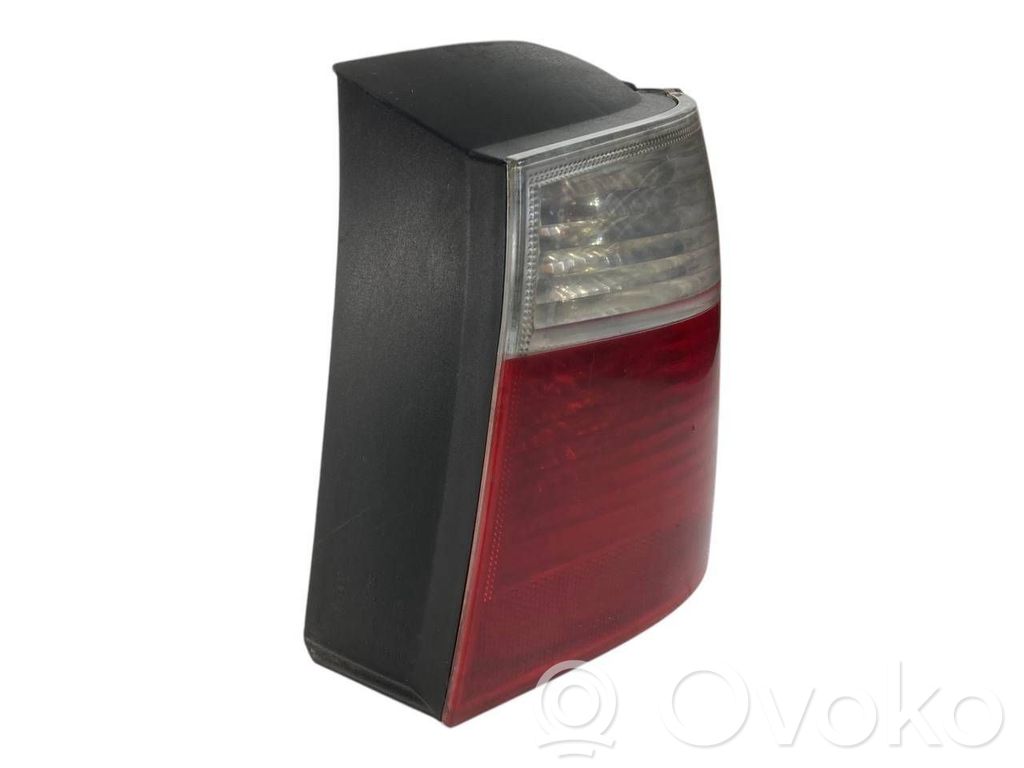 Задний фонарь в кузове