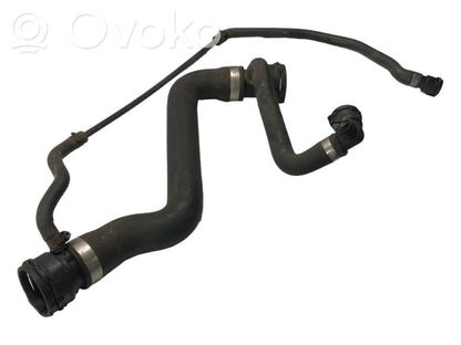 Caurulīte (-es) / šļūtene (-es)