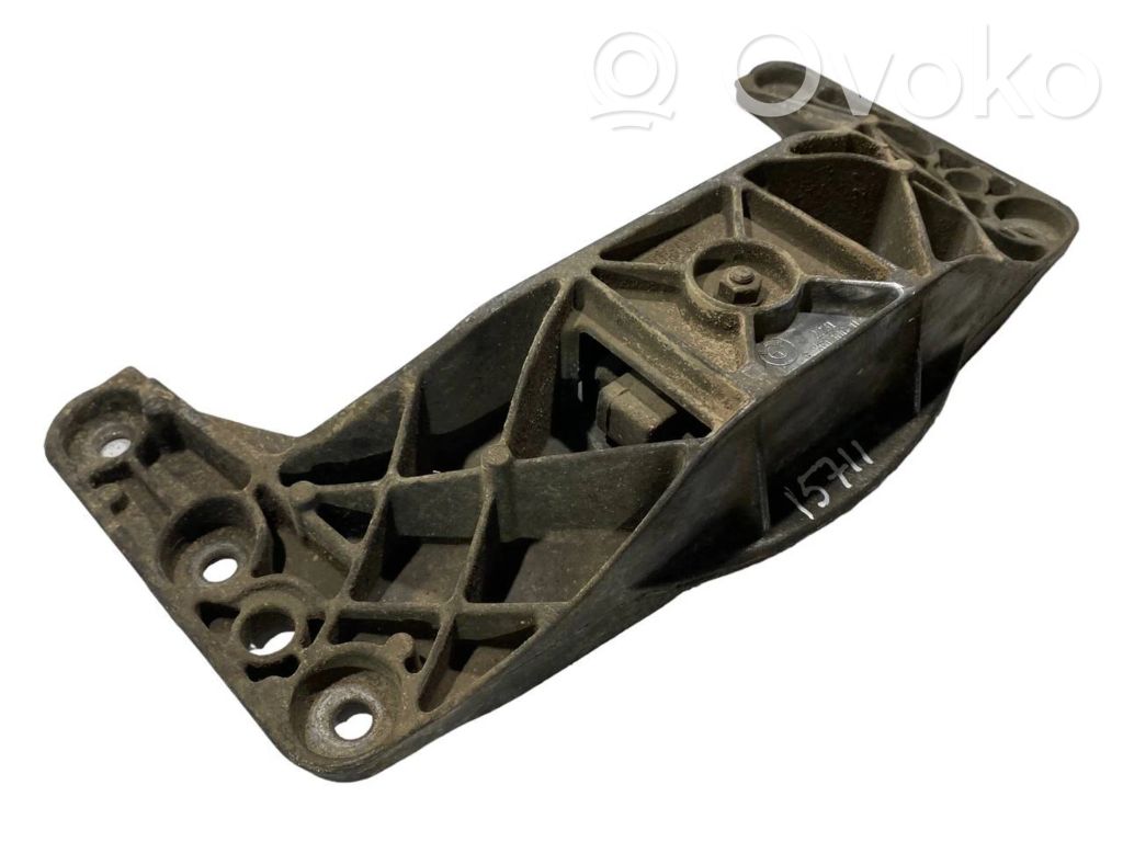Transmission mounting bracket