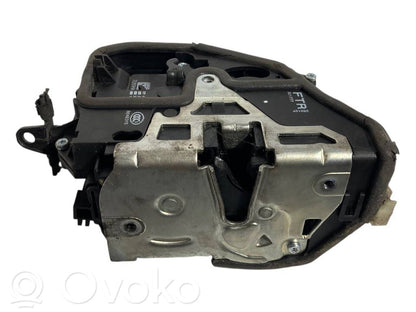 Priekšpusē slēdzene