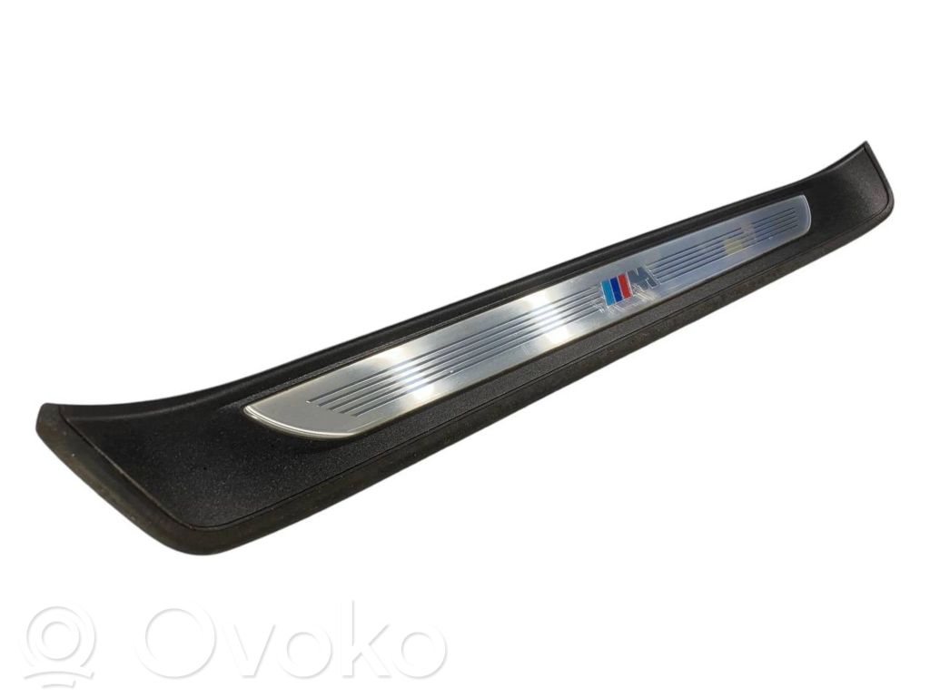 Priekšējā sliekšņa dekoratīvā apdare (iekšējā)