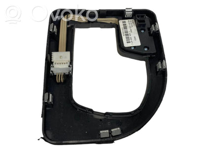 Ātrumu pārslēgšanas sviras dekoratīvā apdare (plastmasas)