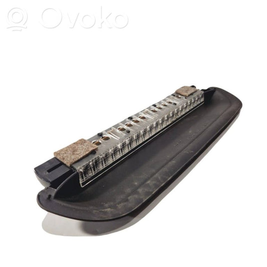 Papildu bremžu signāla lukturis