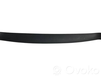 Augšējā dekoratīvā apdare (pie loga)