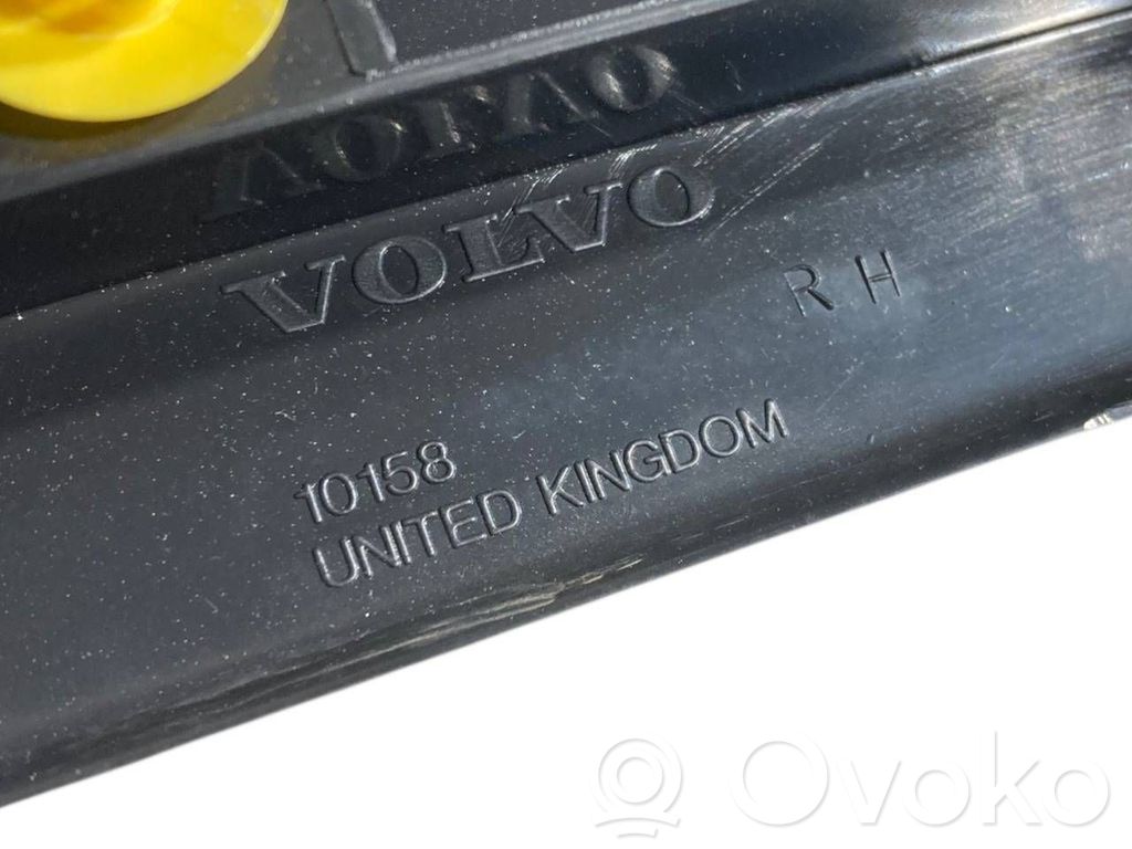 Priekšējā sliekšņa dekoratīvā apdare (iekšējā)