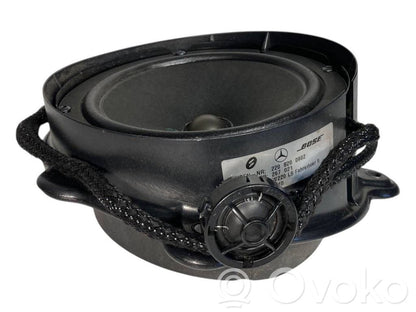 Speaker(s) in front door