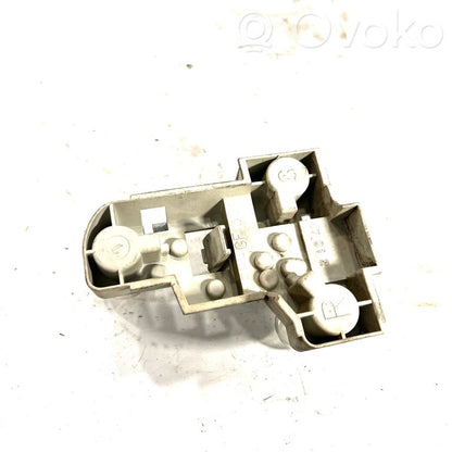 Aizmugures spuldzes vāka turētājs