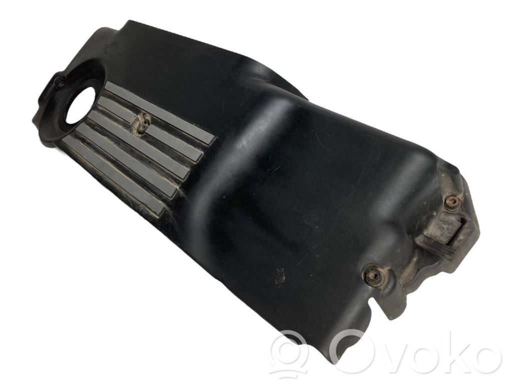 Dzinēja pārsegs (dekoratīva apdare)