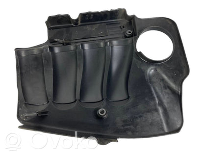 Dzinēja pārsegs (dekoratīva apdare)