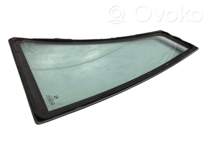 Маленькое стекло "А" в задней двери