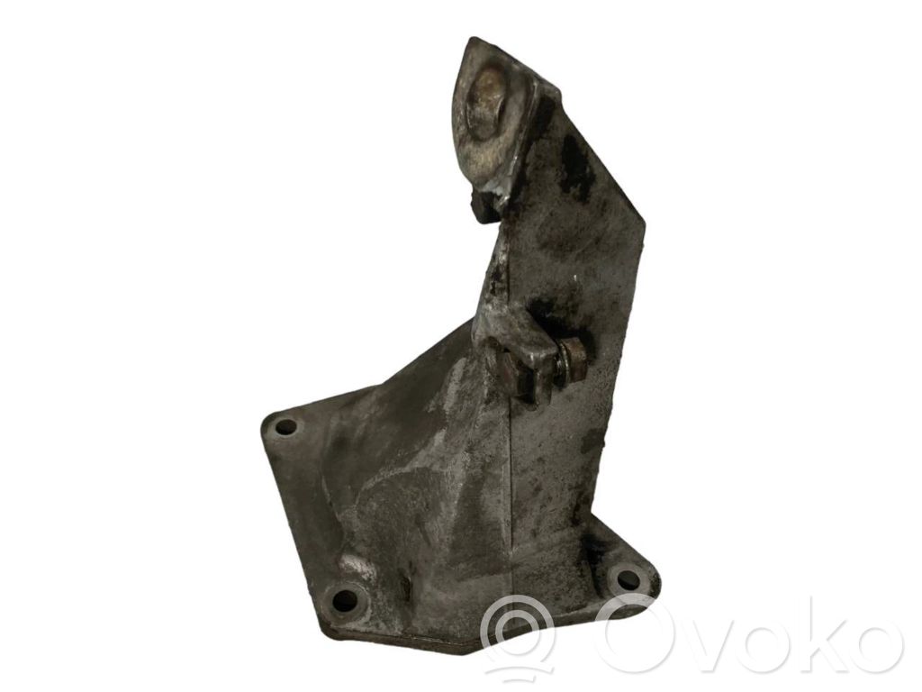 Dzinēja nostiprināšanas stiprinājums-kronšteins