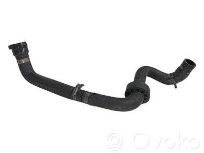 Caurulīte (-es) / šļūtene (-es)