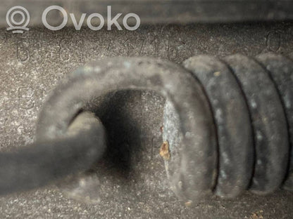 Priekšējā loga tīrītāja kājiņa