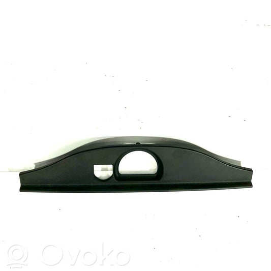 Augšējā dekoratīvā apdare (pie loga)